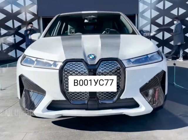 BMW показала на CES 2022 электрический iX с инновационной схемой окраски