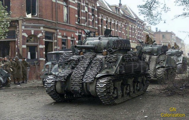 Цветные фотографии бронетехники времён Второй мировой войны