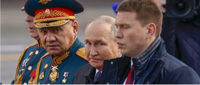 Путин прибыл на взлетную полосу Казанского авиазавода, чтобы полететь на ракетоносце Ту-160М