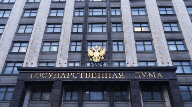 Госдума приняла закон о регистрации мигрантов через мобильное приложение