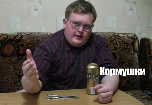 Кормушка для "офисных" синиц, воробьев и снегирей