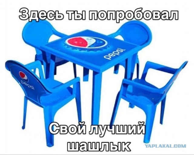Летели два напильника, летели на боку