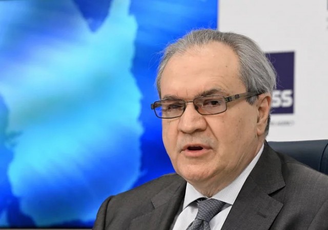 Россияне должны отказаться от «умных» колонок, а пылесосы с камерами заменить на веники и швабры