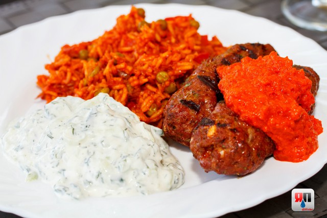 Летняя кухня. Чевапчичи с рисом по-балкански и цацики.