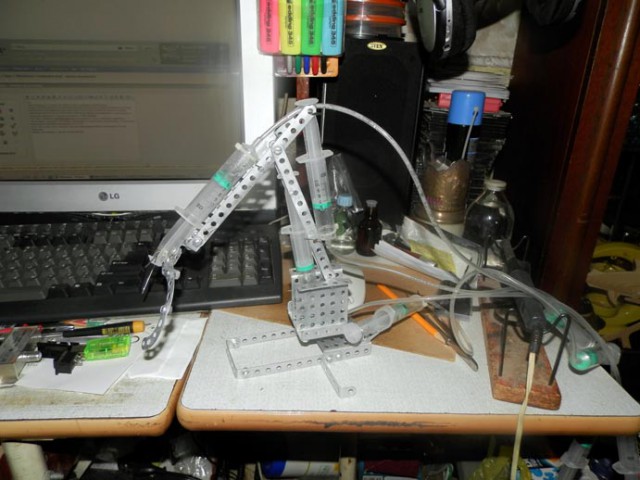 Очумелые руки - модель экскаватора