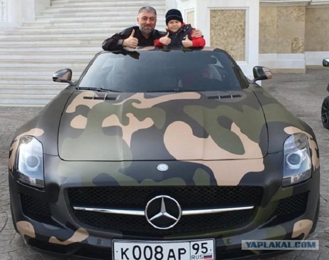 Дудь и Шевчук подарили калининградцу, воевавшему в Чечне, автомобиль