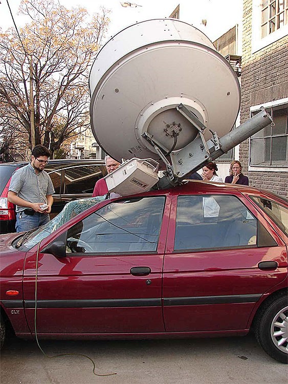 Посмотрел спутниковое... прямо в машине!