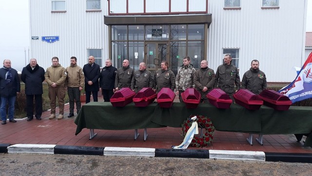 Останки семи погибших в Великой Отечественной войне солдат переданы из Украины в Россию