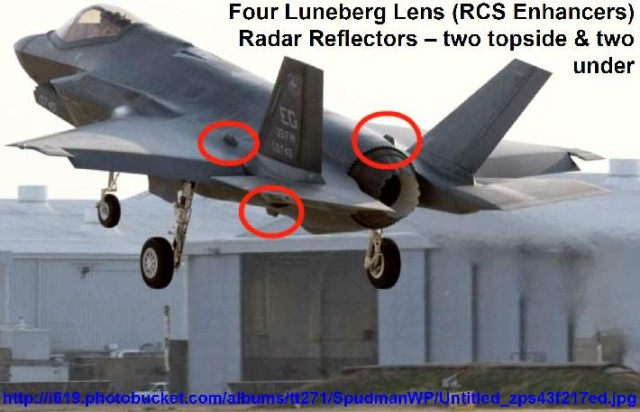 Историческое сближение российского Су-30 СМ и итальянского F-35A Lightning II попало на видео