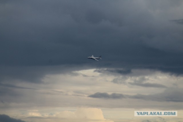 Самолет АН124 "Волга-Днепр" Антонов в Лондоне. Посадка. Взлет
