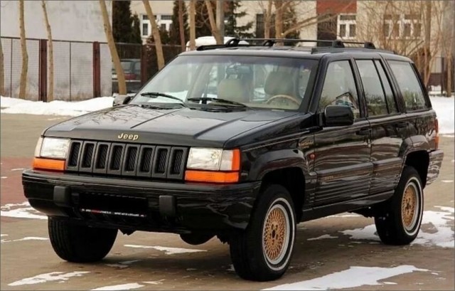 Какой автомобиль из 1990х-2000х вы бы хотели бы возродить под маркой "Москвич"