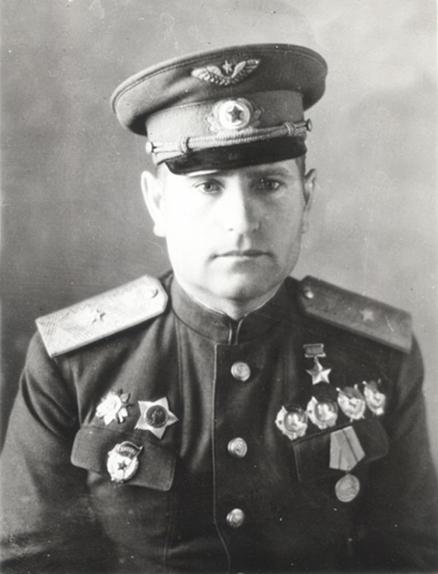 Люди в авиации. Асы штурмовики и бомбардировщики советских ВВС.