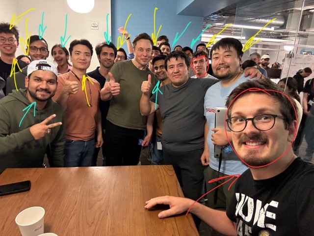 Илон Маск сделал фотографию с командой твиттер и это: