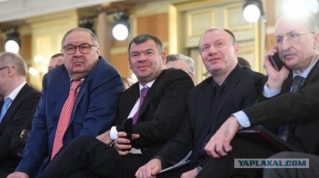 «Клуб олигархов» попросил Путина отменить тюремные сроки за отмывание денег