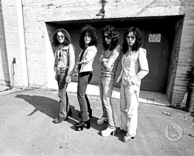 Гитарист легендарной рок-группы Kiss Джин Симмонс попал в серьёзное ДТП в Лос-Анджелесе после того, как потерял сознание за рулём
