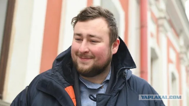 Суд впервые отменил арест из-за публикации фото Навального