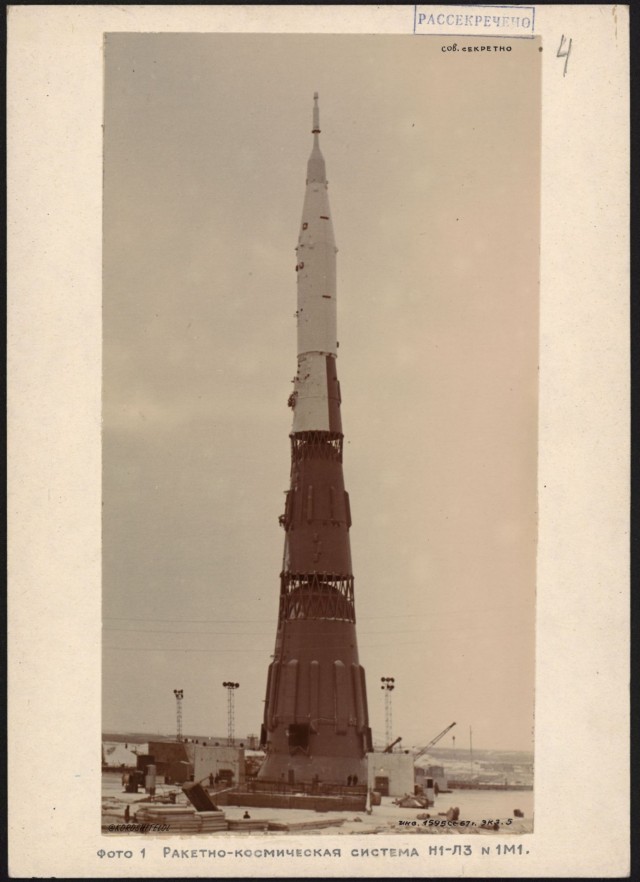 Рассекреченные оригиналы фотографий советской ракетной системы Н1-Л3 с описанием.