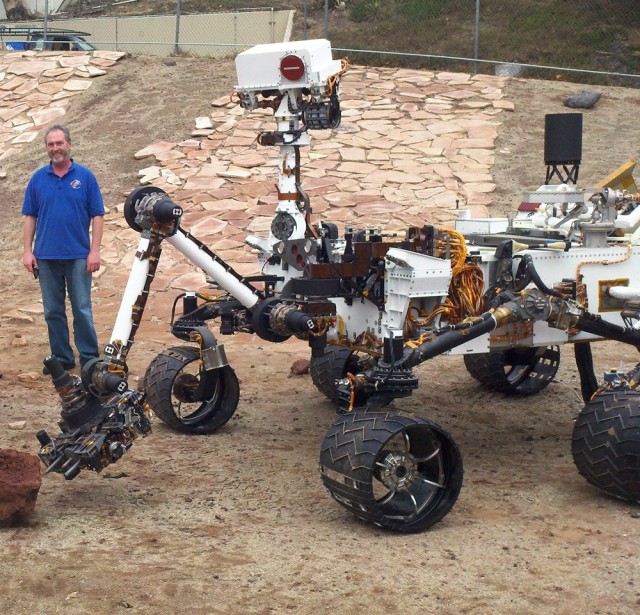 Бур марсохода NASA Curiosity застрял в камне — инженеры целую неделю вызволяли его из ловушки
