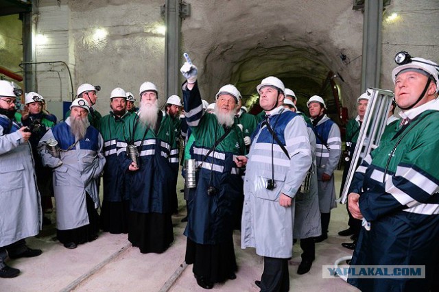 Патриарх попросил настоятелей монастырей отказаться от дорогих посохов