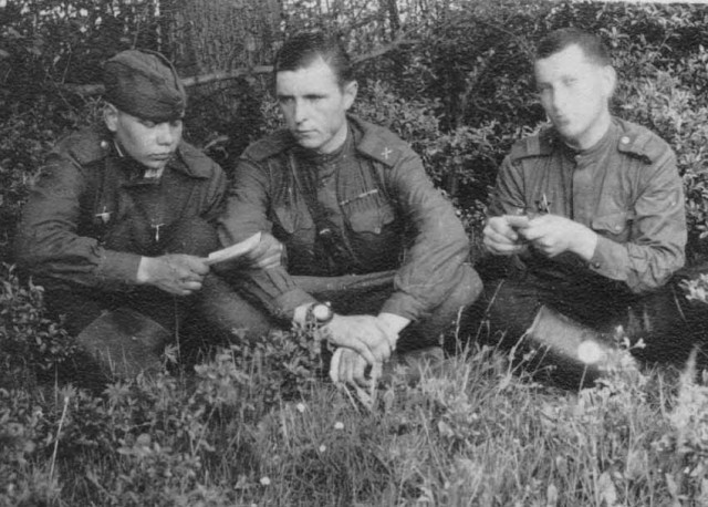 Фотографии из окопа 1942-1945г. Война глазами солдата через камеру "Лейка".