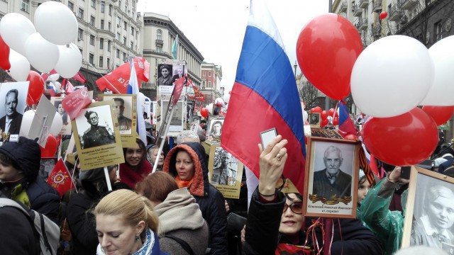 Река Бессмертного полка: Несколько часов шествия по Тверской за две минуты