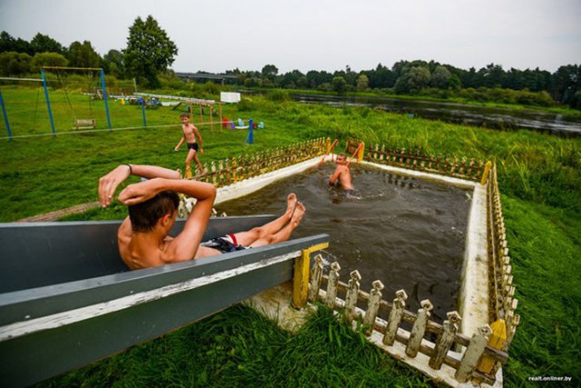 В Белоруссии пенсионера заставляют снести построенный им «сельский аквапарк»