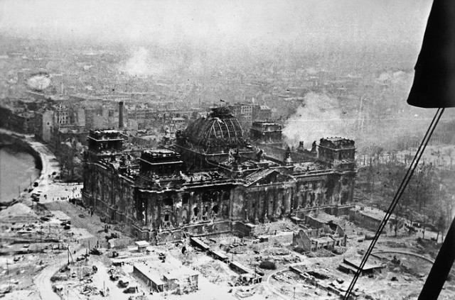 Исторические моменты Победы. Апрель-май 1945г