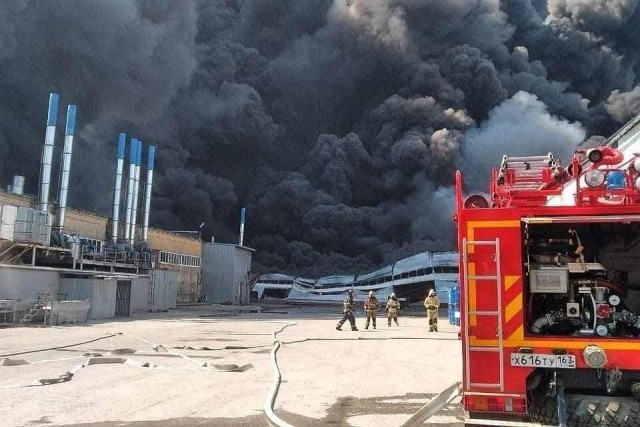 В Самаре горит склад лакокрасочных материалов