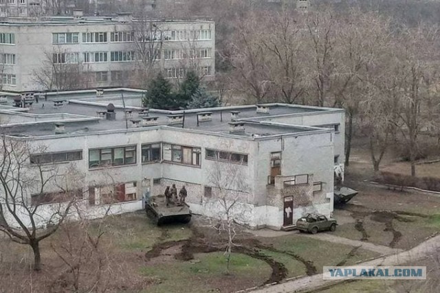 Обнаружили девушку, которую фотографы засняли на развалинах роддома в Мариуполе.