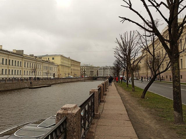 СПБ! Автобус упал в воду после столкновения с каршерингом у Поцелуева Моста