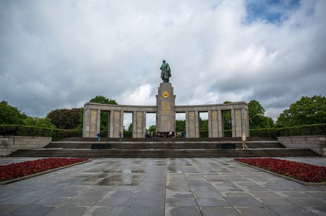 Тем временем в центре Вены