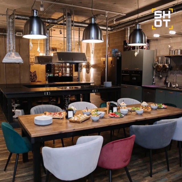 Жительница Питера выпила колу с жидким азотом и заработала ожог пищевода на корпоративе, который проходил в кулинарной студии.