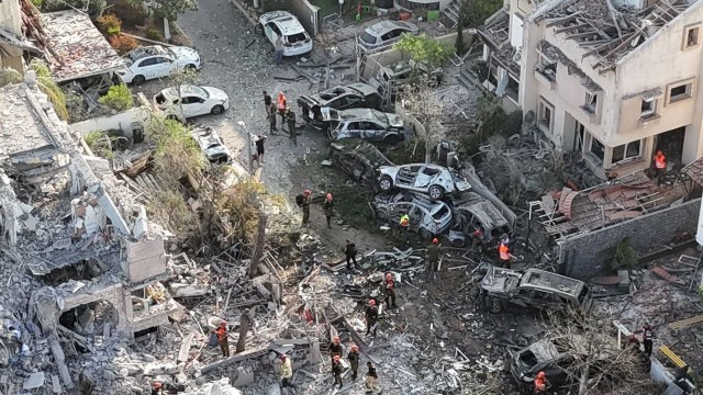 Иранские СМИ публикуют последствия ракетного обстрела города Ришон-ле-Цион