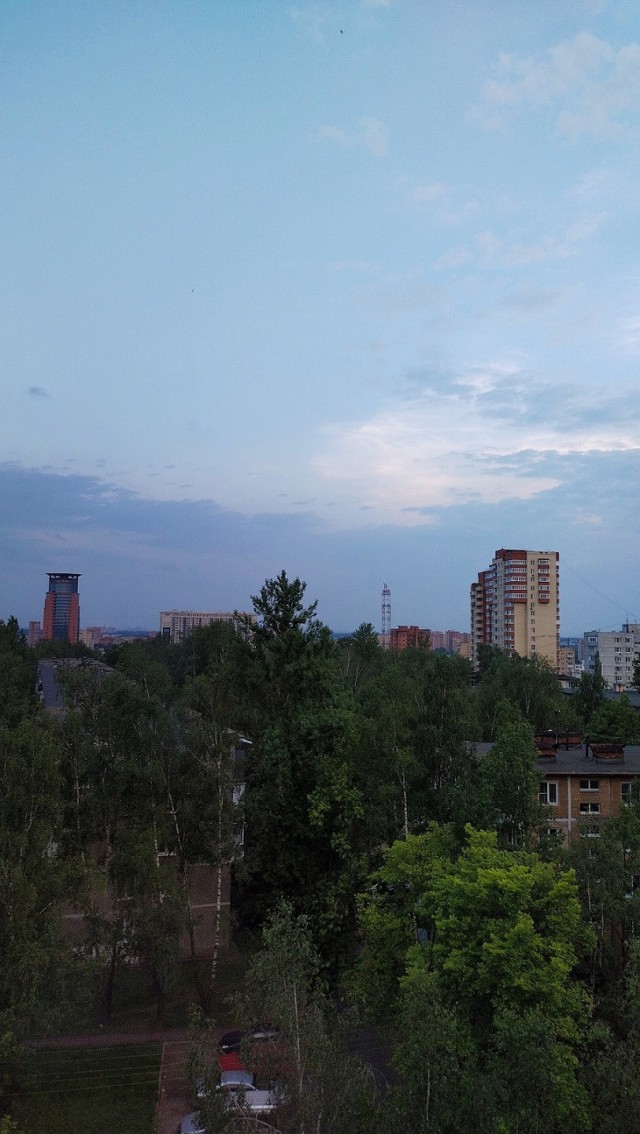 Аномальных размеров град бьёт по Подмосковью