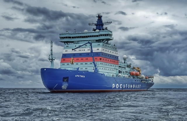 Конвой ледоколов в Белом море