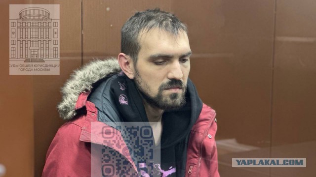 Комик Останин, которого судят за шутку про инвалида, во время суда сделал предложение своей девушке