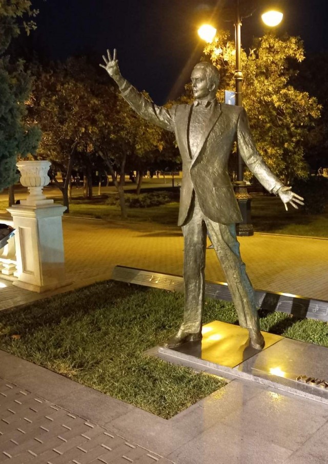 Муслим Магомаев.