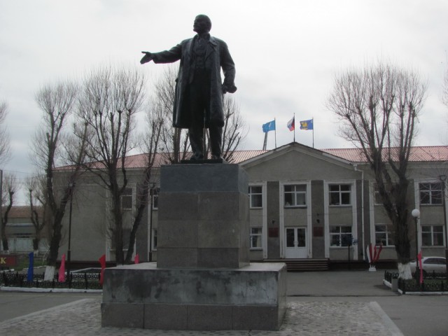 Памятники Ленину