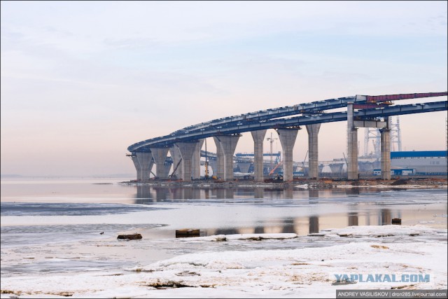 Как живут люди над головой которых возводят дорогу