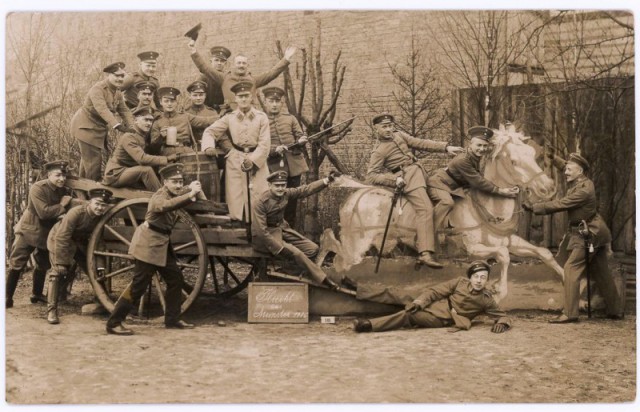 Армейские фотографии из серии "с нами не соскучишься", 1912-1945