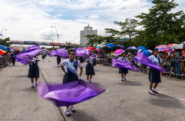 Панамский канал и парад озорных школьниц