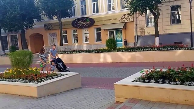 На центральной улице Орла начали разваливаться "гробы"