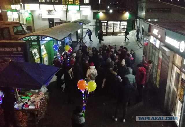Контролера в Нахабино пришли поздравить с днем рождения 80 человек