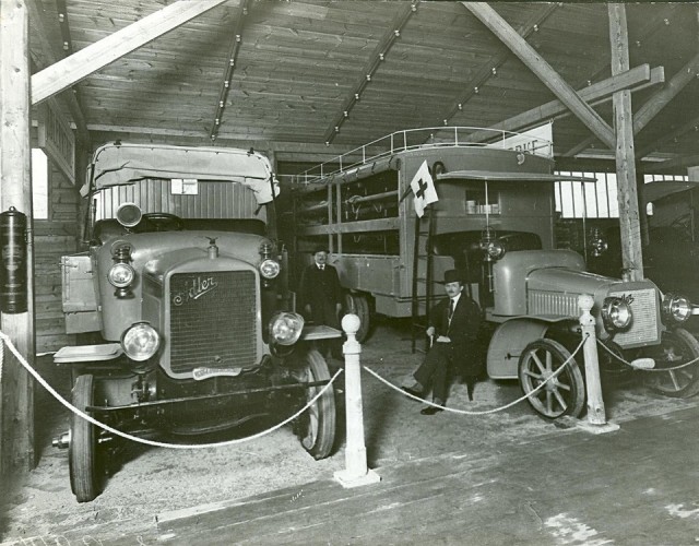 Международная автомобильная выставка в Михайловском манеже. 1913г.