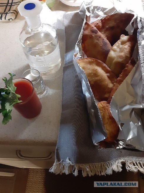 Чебуреки, водочка, пиво, томатный сок