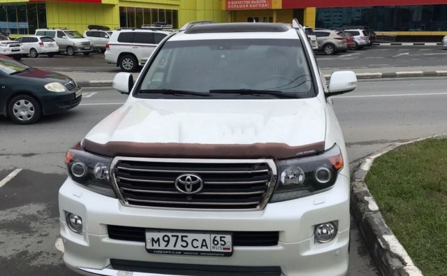 "Вам что, жалко": наглая сахалинка поставила джип на место для инвалидов