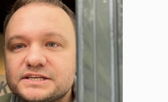 А вот и яркий пример того, что не все готовы находиться рядом не то, что в кафе, даже просто в очереди с чужими собаками.