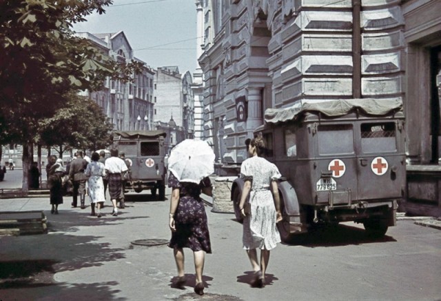 1942 год в 60 фотографиях
