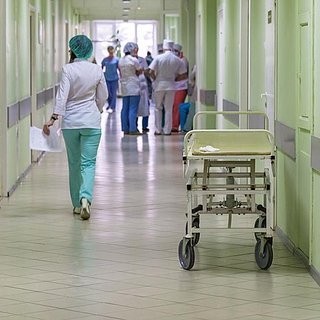 Реалии современной российской медицины - более половины врачей в поликлиниках и частных центрах - мигранты.
