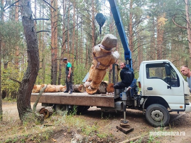 В Пензе сносят парк деревянных скульптур «Древландия»